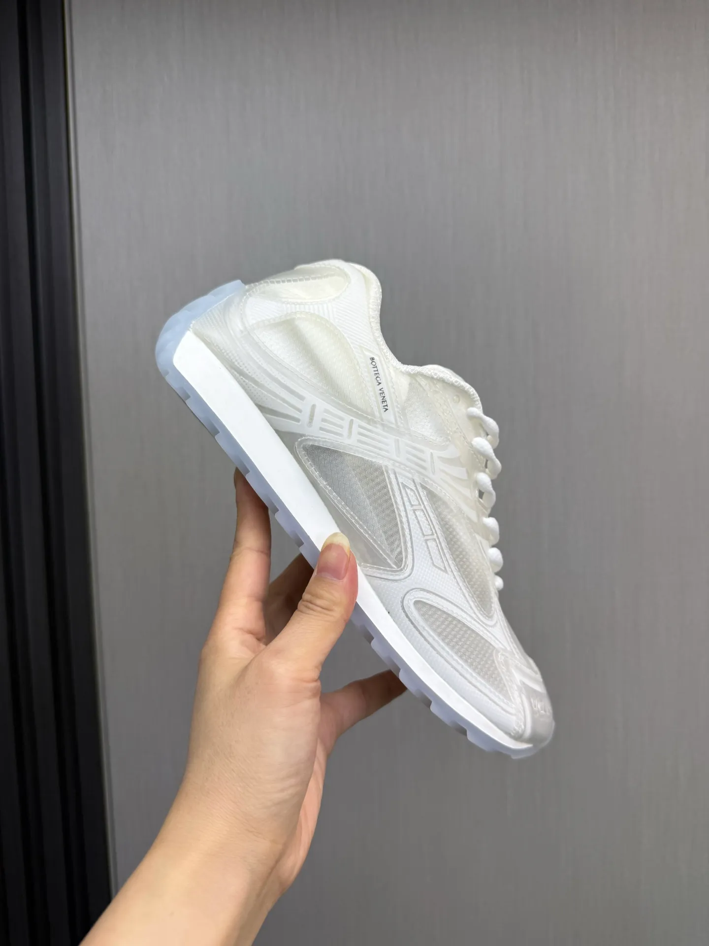 Men's men's shoes 💰620💰 BV top version 𝘽𝙊𝙏𝙏𝙀𝙂𝘼 𝙑𝙀𝙉𝙀𝙏𝘼 Orbit sneakers Wang Yibo same style couple style dad shoes 🩷💚 Runner sneakers, made of lightweight technical mesh fabric. Features a geometric patterned rubber outsole. Pay attention to the package craftsmanship ❕ High version shipping ❗️ Very nice, durable to play with and durable to make ✔️ Standard version 💯💯 The outsole is made of color-blocked TPU outsole. Women’s model 35-41 (40 41 customized) Men’s model 39-46 (45.46 customized) Equipped with original packaging